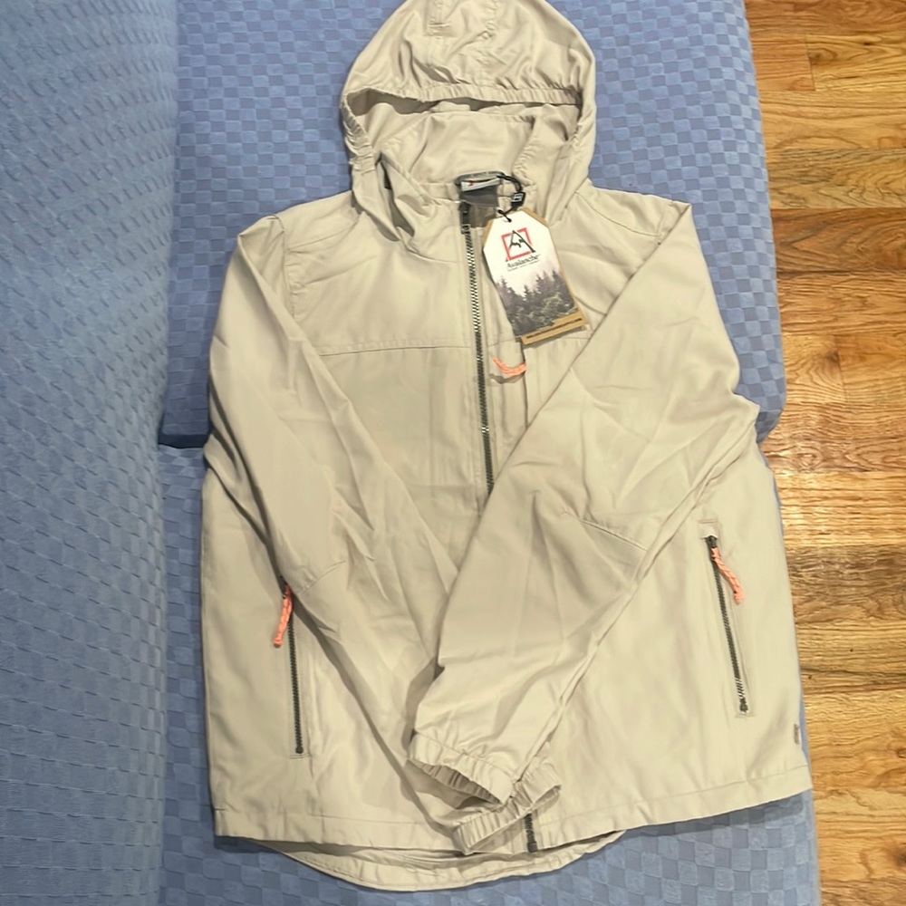 Avalanche tan medium wind breaker brand new